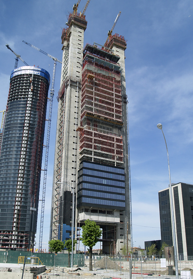 Torre Caja Madrid by Cesar Serrano