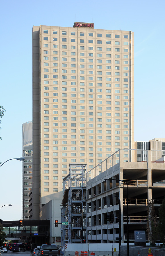Des Moines Marriott by Rick Bronson