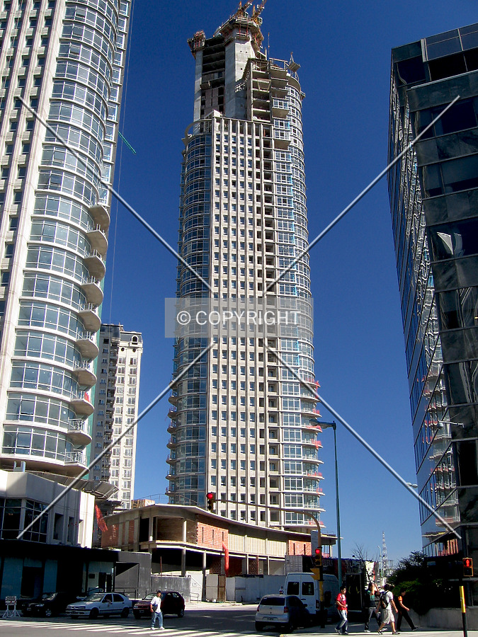 Mulieris torre Sur by Maximiliano Buono