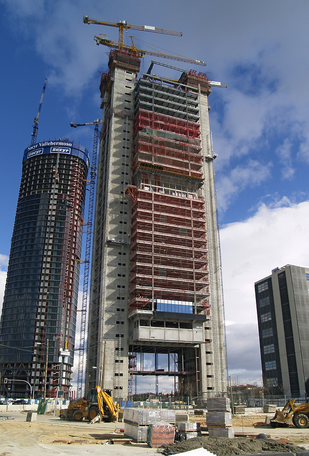 Torre Caja Madrid by Cesar Serrano