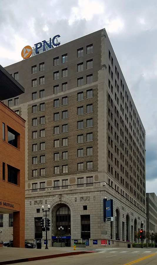 PNC Bank Building by Ryan Hildebrand