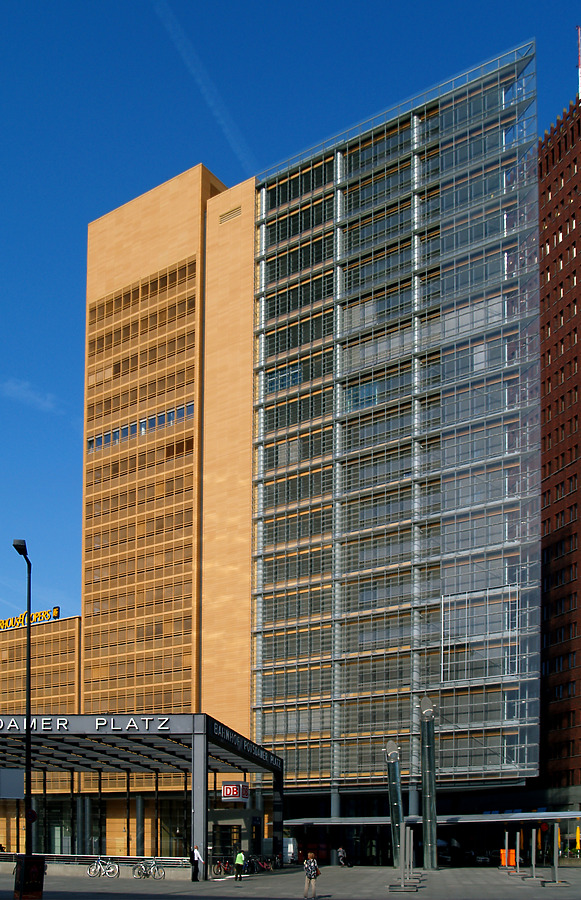 Potsdamer Platz 11 by Cesar Serrano