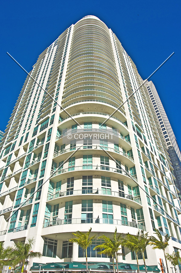 Met 1 by Jorge Molina