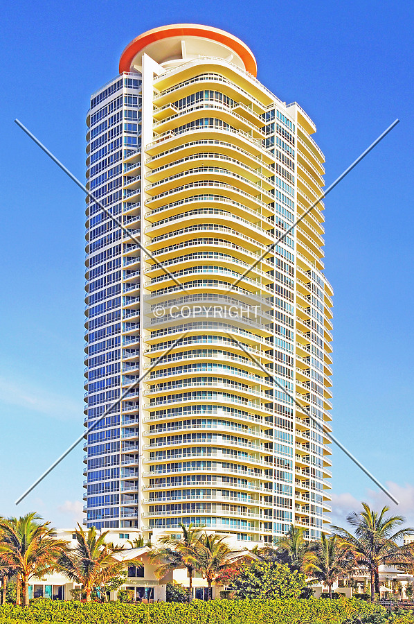 Continuum on South Beach, South Tower by Jorge Molina