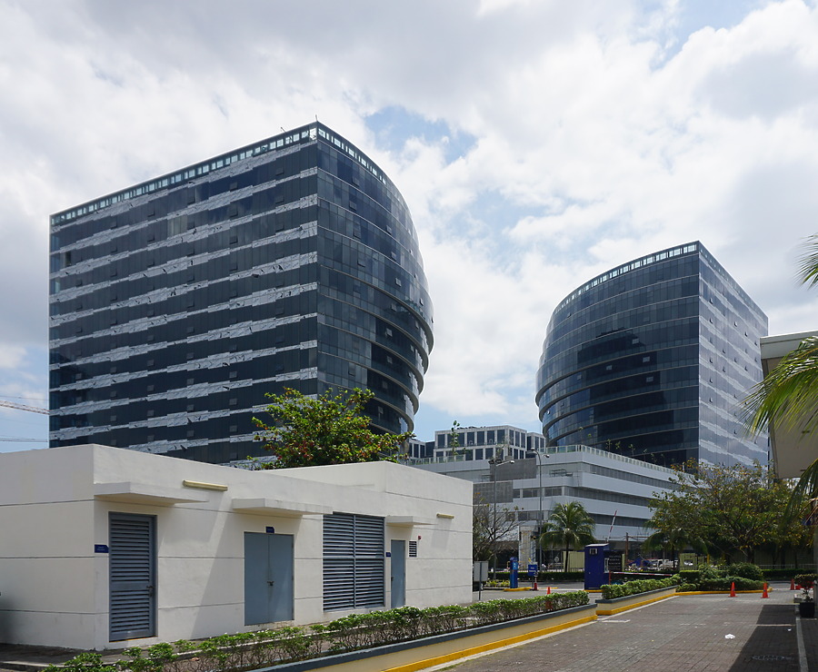 Three E-com Center by Ryan Hildebrand