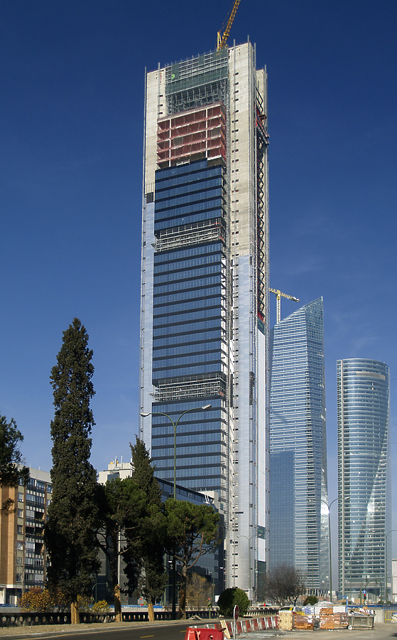 Torre Caja Madrid by Cesar Serrano
