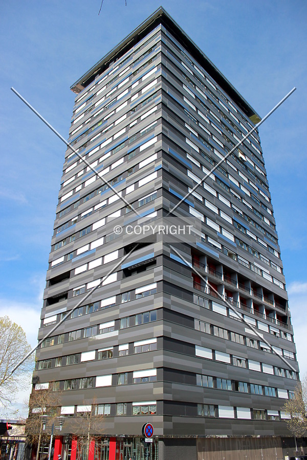 Tour Sarah Bernhardt by Florian Barbier