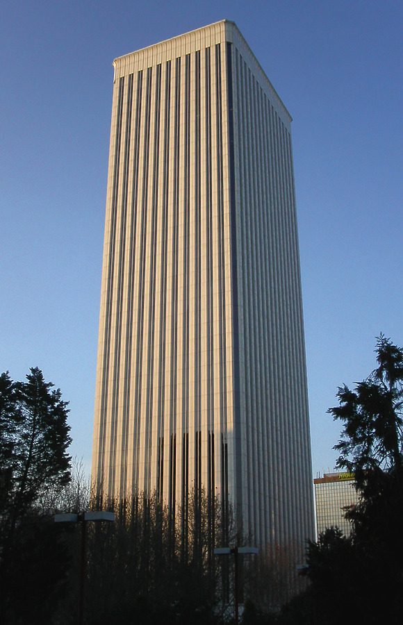 Torre Picasso by Cesar Serrano