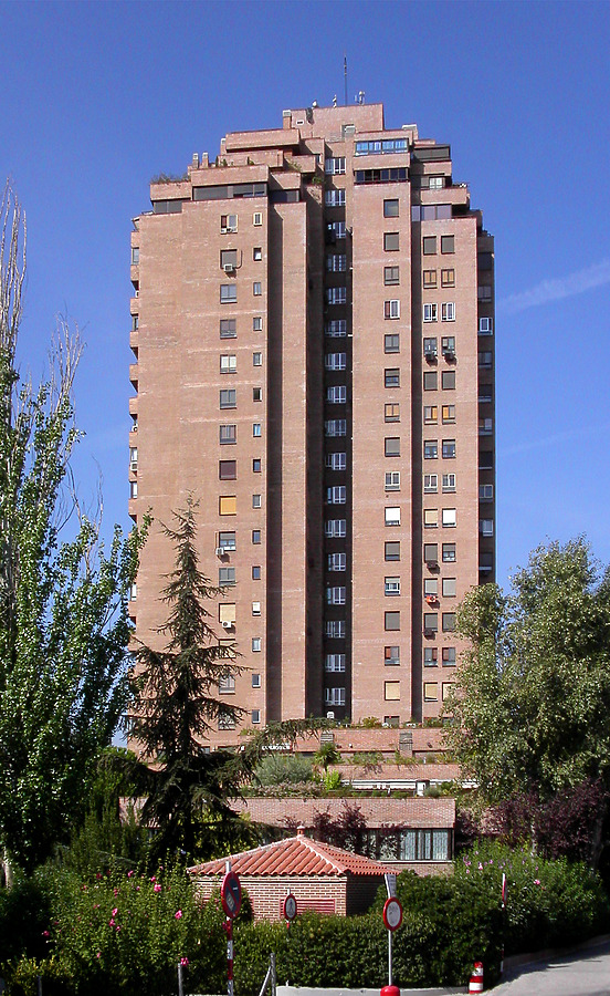 Torre Retiro by Cesar Serrano