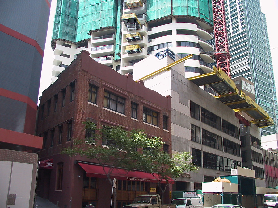 Meriton Tower by John Bek