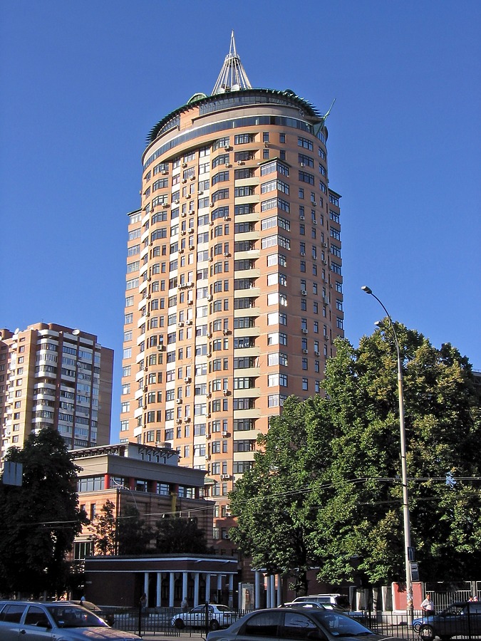 Lesi Ukrainki Boulevard 23 by Alexei Bobko