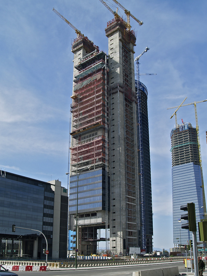 Torre Caja Madrid by Cesar Serrano