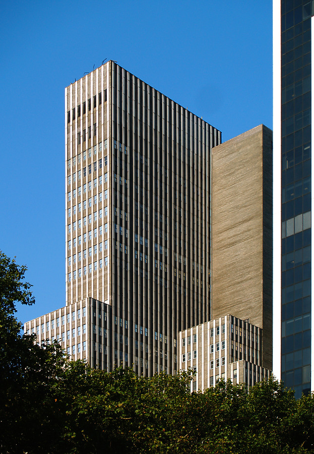 1065 Avenue of the Americas by Cesar Serrano