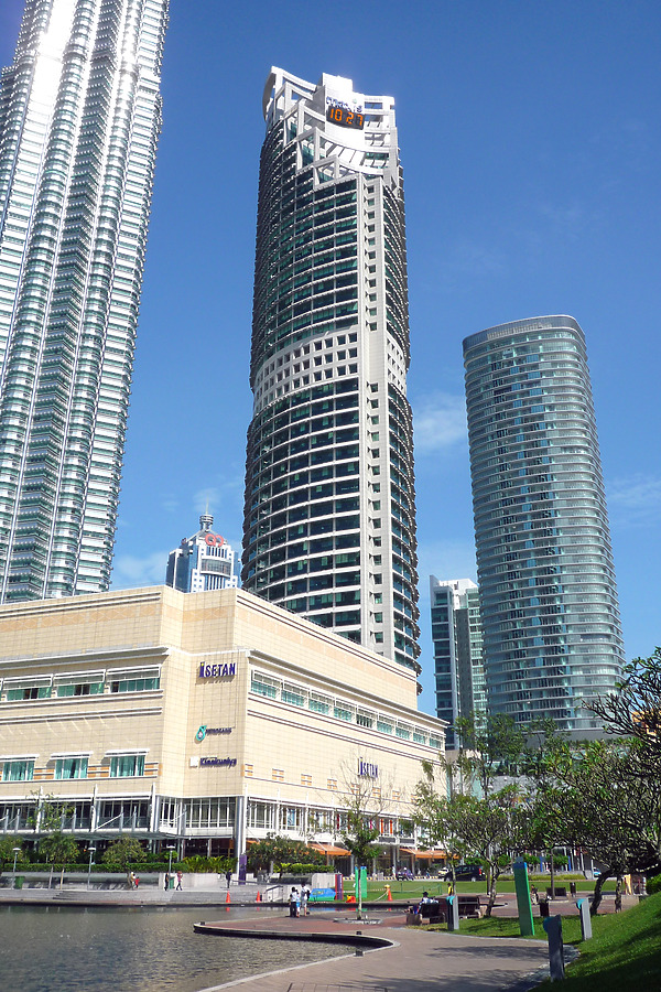 Menara Maxis by Wilson Ling