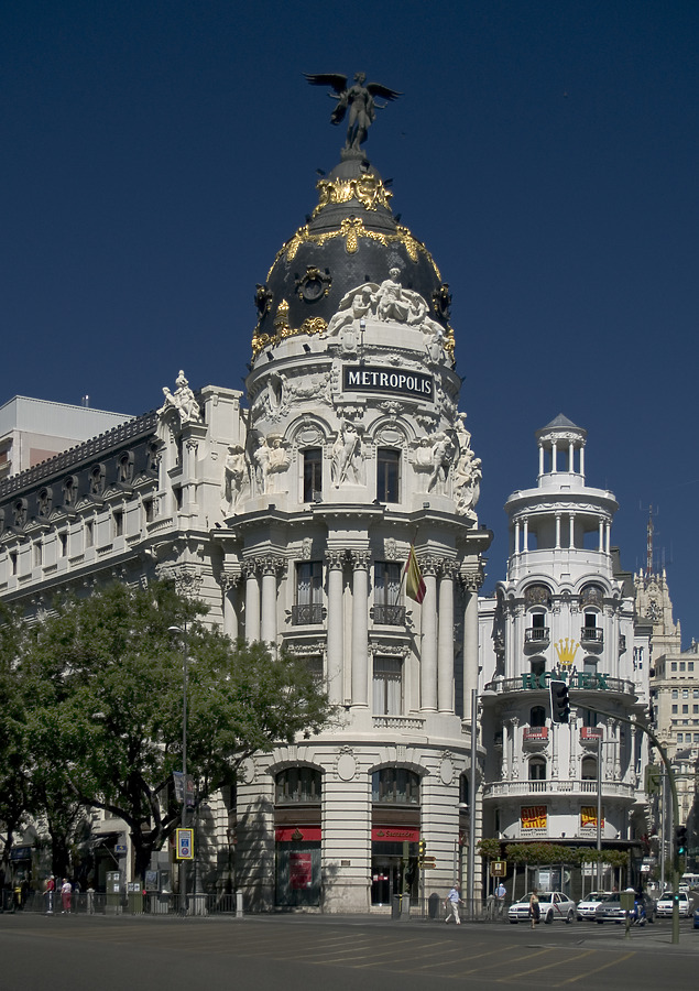 Edificio Metropolis by Cesar Serrano