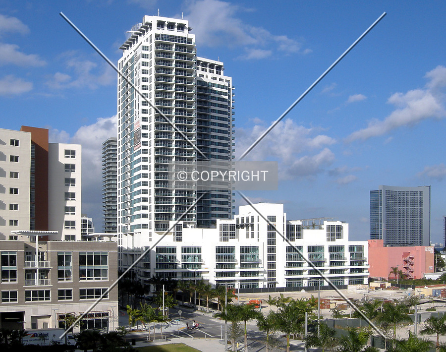 4 Midtown by Jorge Molina