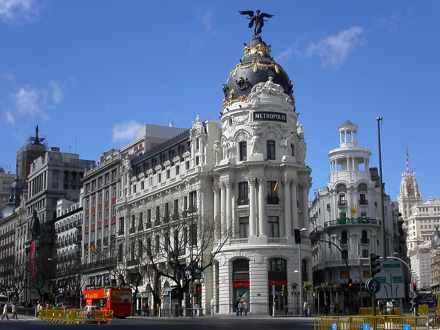 Edificio Metropolis by Cesar Serrano