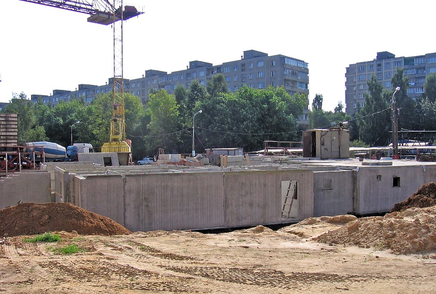 Prospekt Rokossovskogo 123/A by Alexei Bobko
