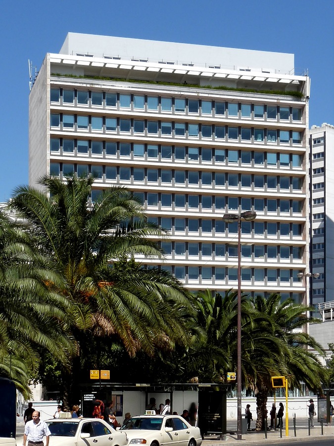 Avenida Engenheiro Duarte Pacheco, 26 by Robin Spetz