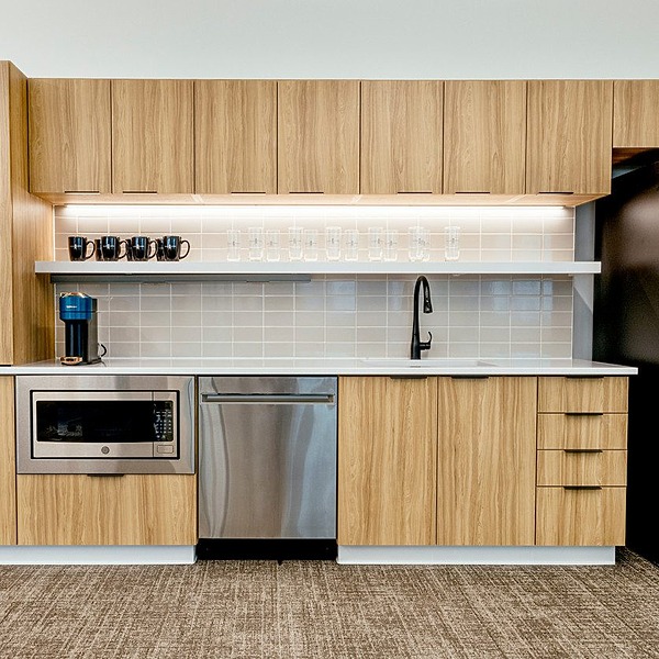 Kiewit Plaza by BLACKSTONE PLAZA