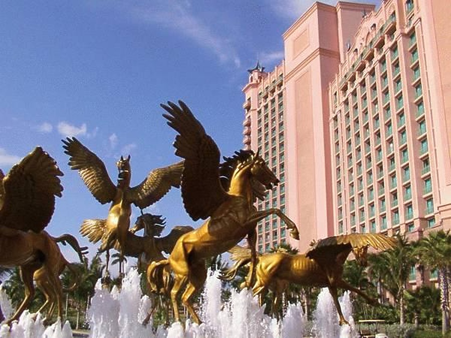 Atlantis Royal Tower East by Daniel Kieckhefer