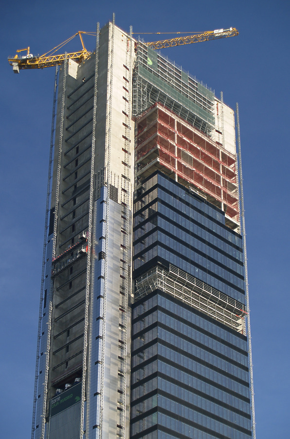 Torre Caja Madrid by Cesar Serrano