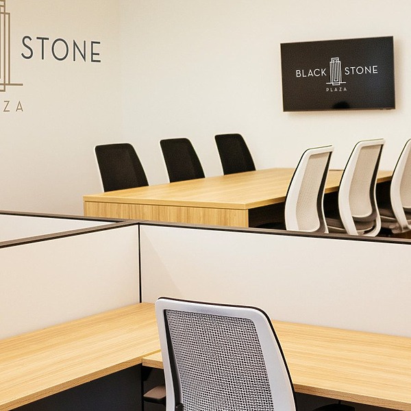 Kiewit Plaza by BLACKSTONE PLAZA