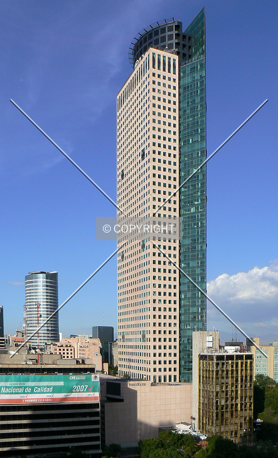 Torre Mayor by Luis Ibáñez