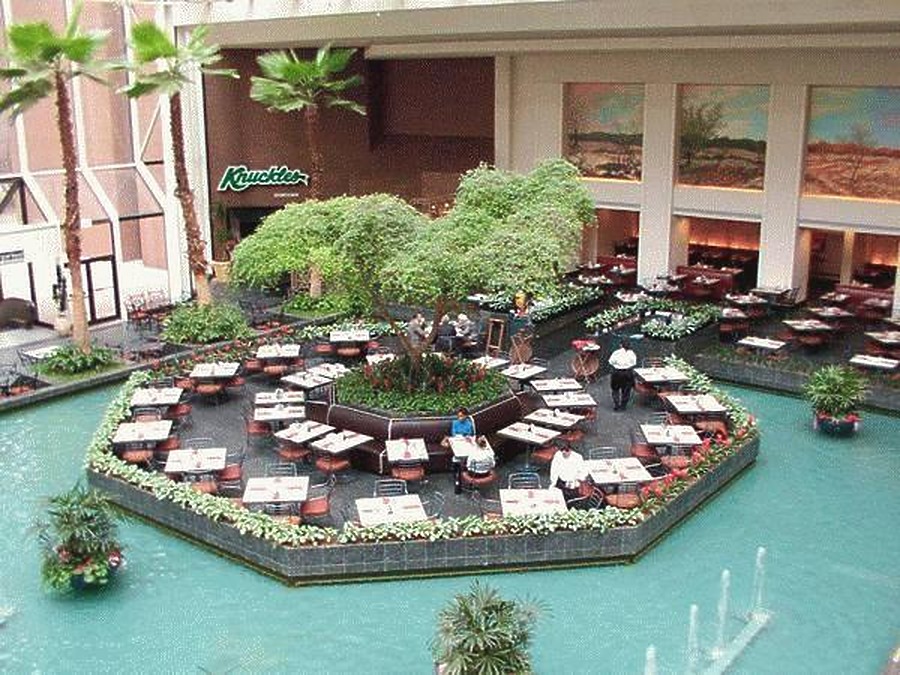 Hyatt Regency Chicago, East Tower by Daniel Kieckhefer