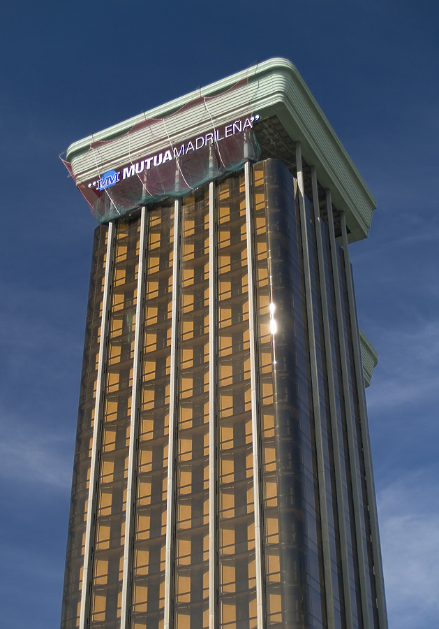 Torre Colón by Cesar Serrano