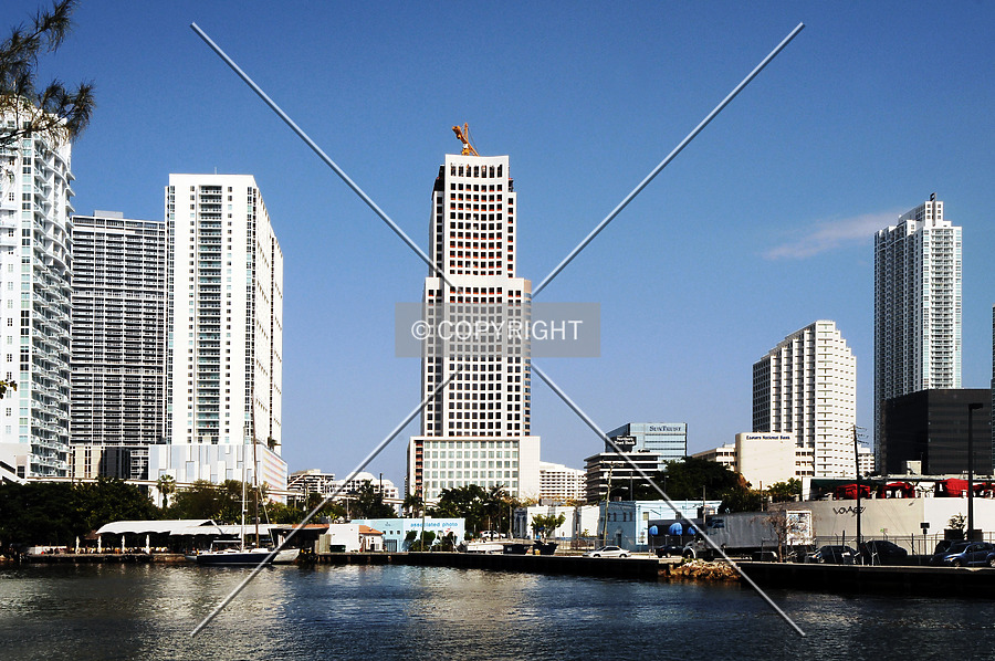 Brickell World Plaza by Jorge Molina