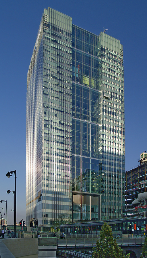 One Churchill Place by Cesar Serrano