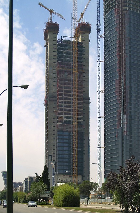 Torre Caja Madrid by Cesar Serrano