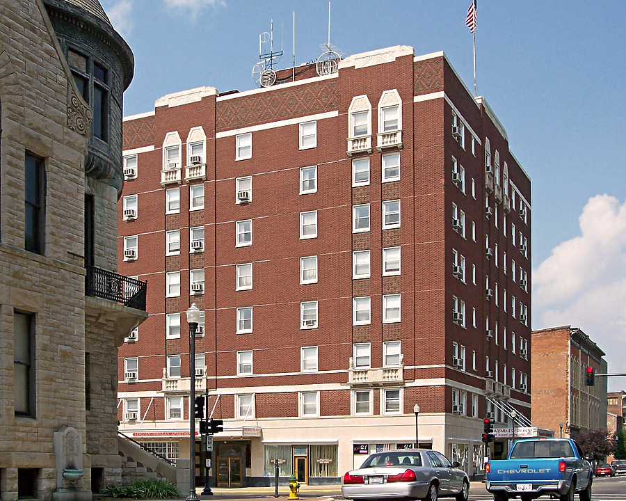 Lincoln-Douglas Apartments by Ryan Hildebrand