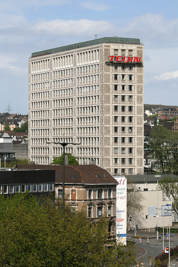 Glanzstoff-Hochhaus by Michiel van Dijk