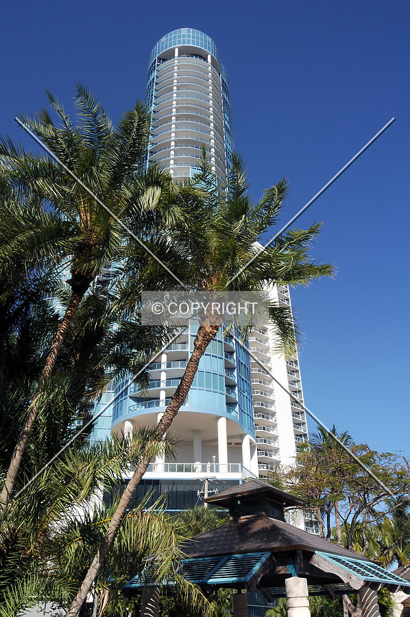 Las Olas River House by Jorge Molina