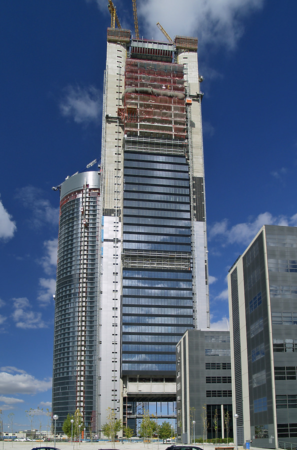 Torre Caja Madrid by Cesar Serrano