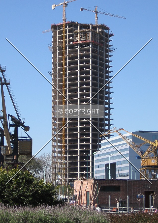Torre Repsol YPF by Maximiliano Buono