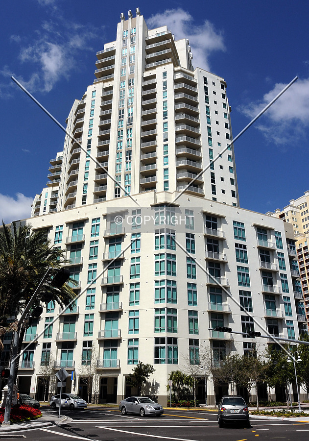 Metropolis One at Dadeland by Jorge Molina