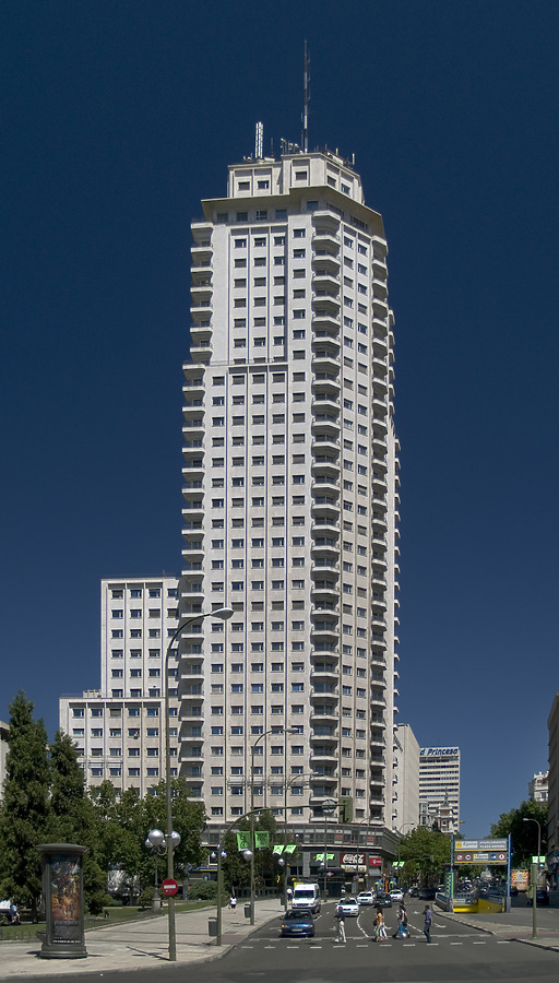 Torre de Madrid by Cesar Serrano