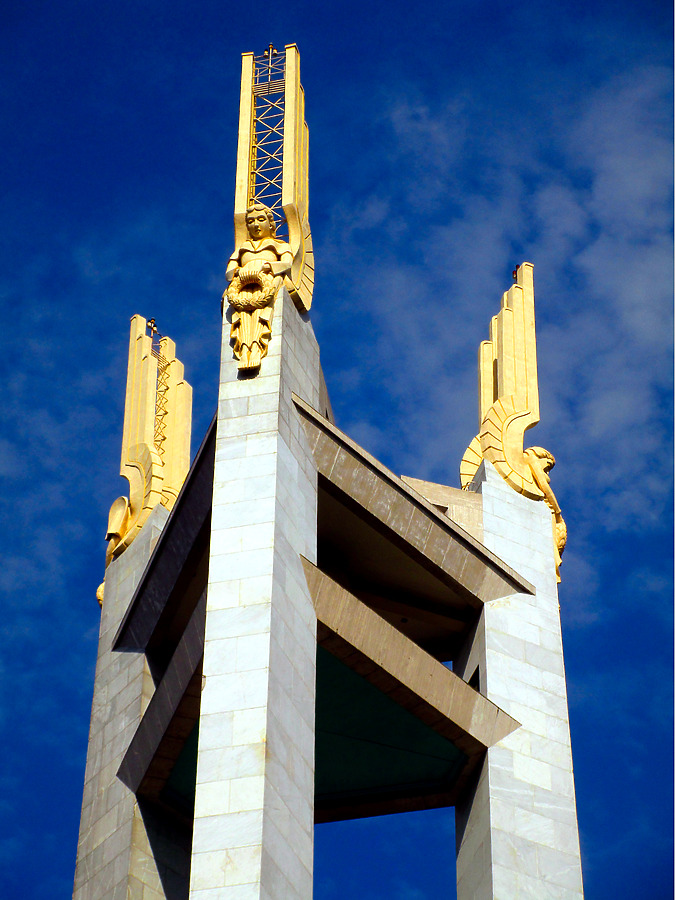 Quezon Memorial Shrine by Daniel Kieckhefer