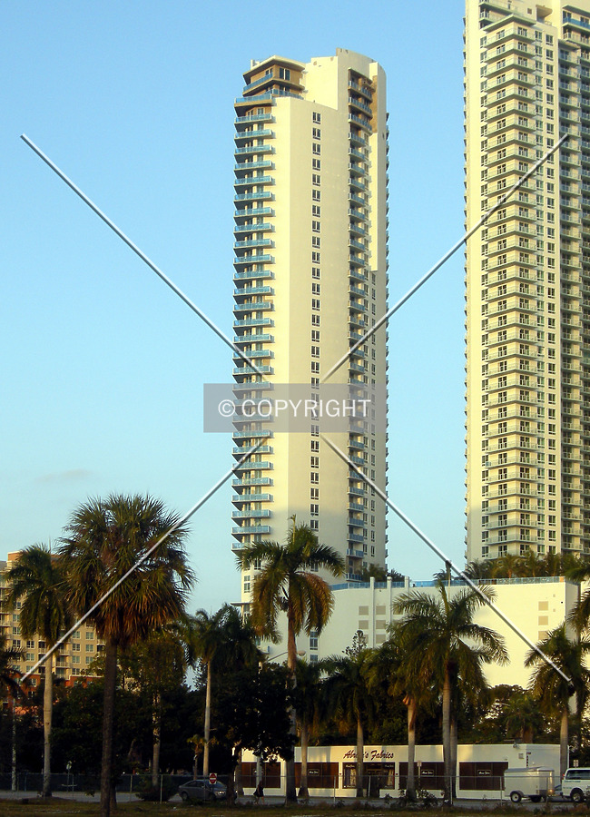 Quantum on the Bay North Tower by Jorge Molina