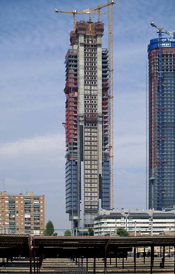 Torre Caja Madrid by Cesar Serrano
