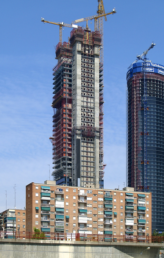 Torre Caja Madrid by Cesar Serrano