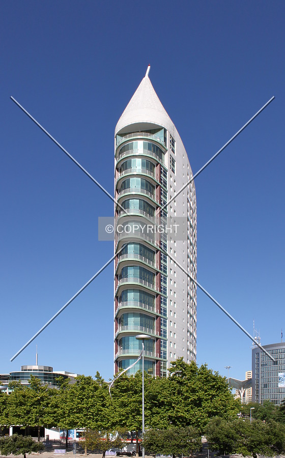 Torre São Rafael by Emmanuel D.