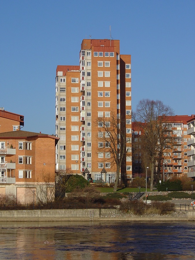 Vattengatan 2 by Robin Spetz