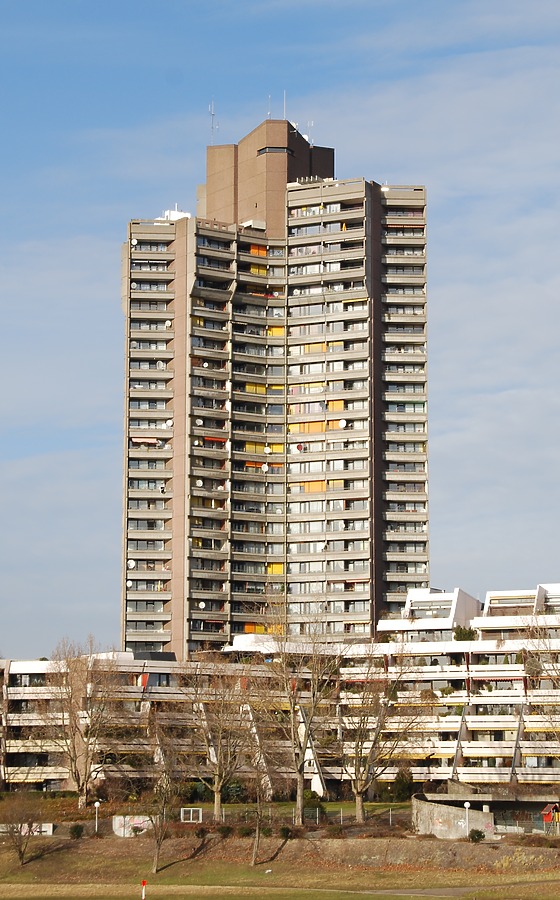 Neckarpromenade Wohnturm II by Huopa