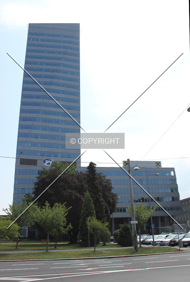 Finanzamt Tower by Florian Barbier