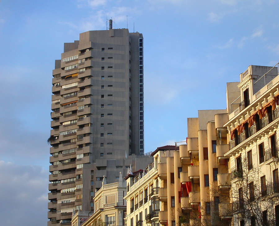 Torre de Valencia by Cesar Serrano