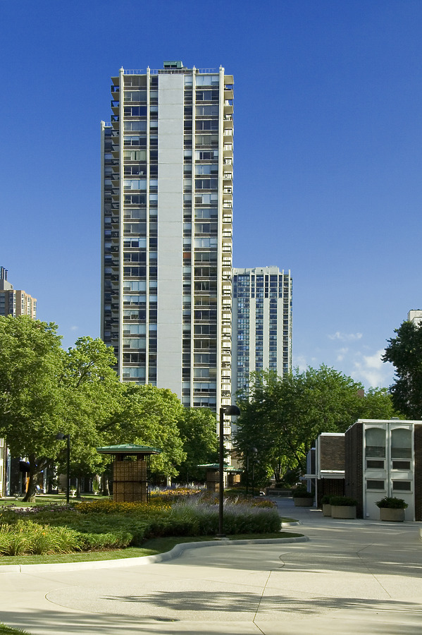 Eliot House by Pavel Toczynski